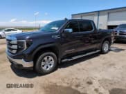 ✅ 2022 GMC Sierra 1500 SLE • VIN: 3GTUUBET9NG628727 • Лот: 59986215. Опубликован ранее на Copart с пробегом 81 193 миль. Бесплатный доступ к архиву аукционных продаж из США и подробный отчёт об истории автомобиля на DreamBid. Изображение 1.
