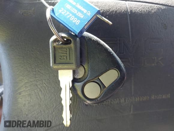 ✅ 1997 GMC Suburban • VIN: 3GKFK16R6VG513437 • Лот: 41919529. Опубликован ранее на IAAI с пробегом 357 887 миль. Бесплатный доступ к архиву аукционных продаж из США и подробный отчёт об истории автомобиля на DreamBid. Изображение 11.