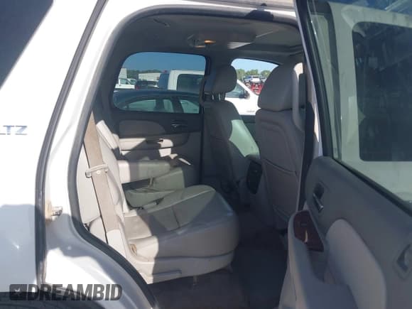 ✅ 2011 Chevrolet Tahoe LTZ • VIN: 1GNSCCE03BR397672 • Lot: 42775981. Listed on IAAI with 210,316 mi. Free auction sales archive from the USA and detailed vehicle history report at DreamBid. Image 8.