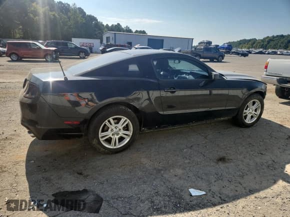 ✅ 2013 Ford Mustang V6 • VIN: 1ZVBP8AM4D5269354 • Lot: 86086935. Listed on Copart with 282,865 mi. Free auction sales archive from the USA and detailed vehicle history report at DreamBid. Image 3.