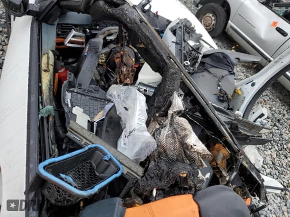 ✅ 2025 BMW M4 • VIN: WBS43BA05SCU08149 • Lot: 71851815. Wystawiony na Copart z przebiegiem Nie podano. Bezpłatny archiwum sprzedaży aukcyjnych z USA i szczegółowy raport historii pojazdu na DreamBid. Zdjęcie 8.