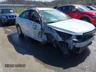 2015 Chevrolet Cruze LS z VIN 1G1PB5SHXF7231716, wystawiony jako IAAI lot #41764515 z przebiegiem 200 094 mil mil oraz . Historia ofert i sprzedaży dostępna na DreamBid. Obrazek 1.