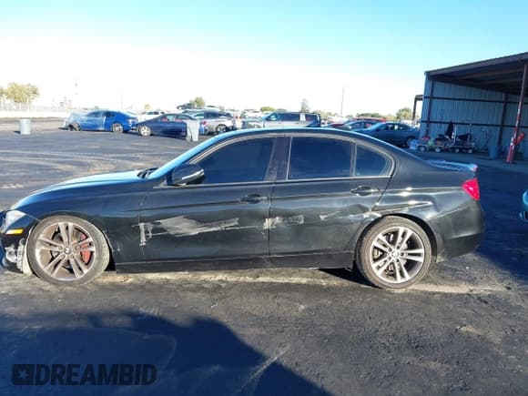 ✅ 2013 BMW 3 Series 335i • VIN: WBA3A9G57DNP36942 • Lot: 43560776. Wystawiony na IAAI z przebiegiem 118 340 mil. Bezpłatny archiwum sprzedaży aukcyjnych z USA i szczegółowy raport historii pojazdu na DreamBid. Zdjęcie 14.