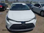 ✅ 2023 Toyota Corolla Hybrid LE • VIN: JTDBCMFE4PJ013008 • Lot: 43006618. Wystawiony na IAAI z przebiegiem Nie podano. Bezpłatny archiwum sprzedaży aukcyjnych z USA i szczegółowy raport historii pojazdu na DreamBid. Zdjęcie 12.