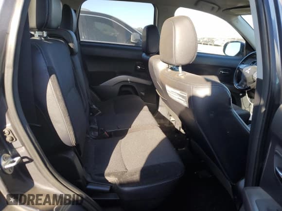 ✅ 2012 Mitsubishi Outlander SE • VIN: JA4JT3AW8CU002750 • Lot: 85421935. Wystawiony na Copart z przebiegiem 141 439 mil. Bezpłatny archiwum sprzedaży aukcyjnych z USA i szczegółowy raport historii pojazdu na DreamBid. Zdjęcie 10.