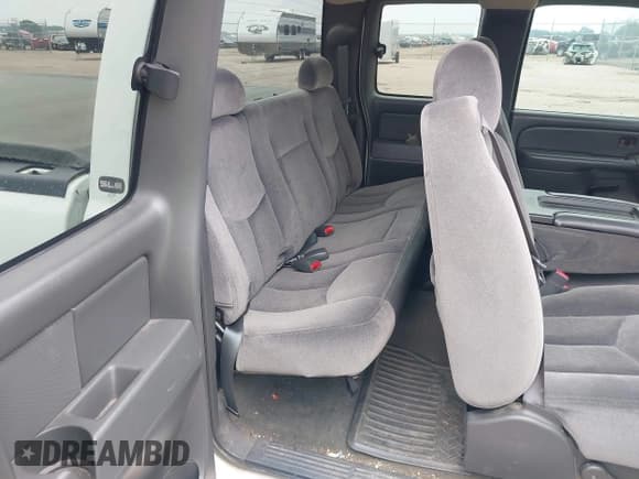 ✅ 2005 GMC Sierra 1500 SLT • VIN: 2GTEK19B151310633 • Lot: 42409232. Listed on IAAI with 220,810 mi. Free auction sales archive from the USA and detailed vehicle history report at DreamBid. Image 8.