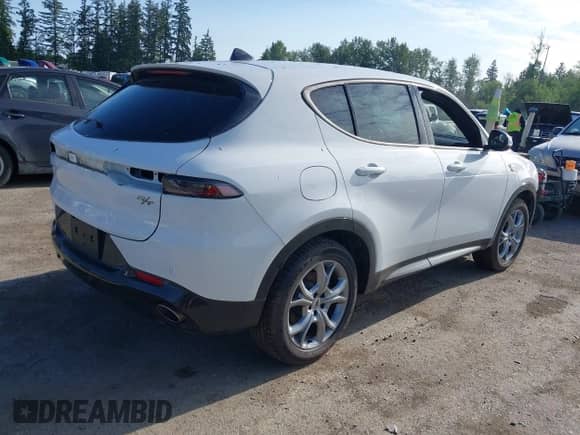 2024 Dodge Hornet R/T z VIN ZACPDFCWXR3A33544, wystawiony jako IAAI lot #42399881 z przebiegiem 2 027 mil mil oraz . Historia ofert i sprzedaży dostępna na DreamBid. Obrazek 4.