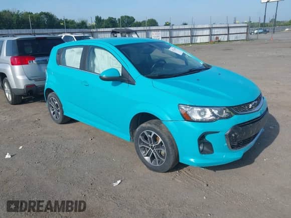 2020 Chevrolet Sonic LT с VIN 1G1JD6SB7L4126940, выставлен на аукционе IAAI как лот 42723410 с пробегом 81 586 миль миль и . История ставок и продаж доступна на DreamBid. Изображение 1.