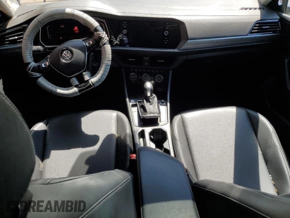 ✅ 2019 Volkswagen Jetta SEL • VIN: 3VWEB7BU9KM231386 • Lot: 64087115. Wystawiony na Copart z przebiegiem 93 315 mil. Bezpłatny archiwum sprzedaży aukcyjnych z USA i szczegółowy raport historii pojazdu na DreamBid. Zdjęcie 8.