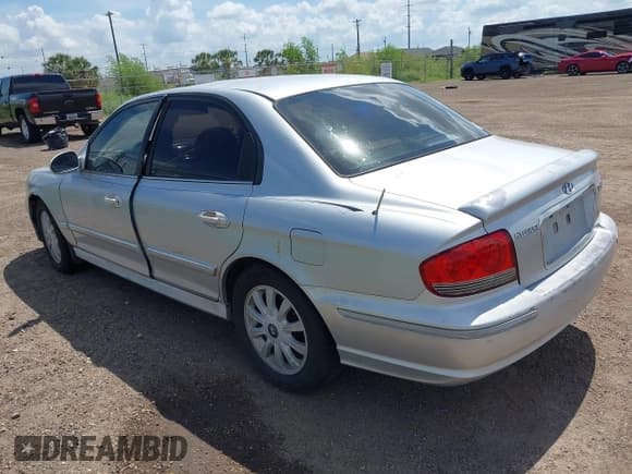 ✅ 2004 Hyundai Sonata GLS • VIN: KMHWF35H84A087988 • Lot: 42580818. Listed on IAAI with 101,158 mi. Free auction sales archive from the USA and detailed vehicle history report at DreamBid. Image 3.