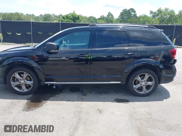 ✅ 2017 Dodge Journey Crossroad Plus • VIN: 3C4PDCGG3HT533787 • Lot: 42408238. Listed on IAAI with 123,498 mi. Free auction sales archive from the USA and detailed vehicle history report at DreamBid. Image 14.