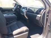 ✅ 2016 Toyota Tundra SR • VIN: 5TFUY5F18GX565251 • Lot: 42387046. Wystawiony na IAAI z przebiegiem 113 478 mil. Bezpłatny archiwum sprzedaży aukcyjnych z USA i szczegółowy raport historii pojazdu na DreamBid. Zdjęcie 5.