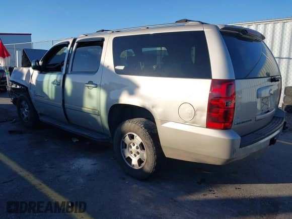 2008 Chevrolet Suburban LTZ z VIN 3GNFK16328G172542, wystawiony jako IAAI lot #43498358 z przebiegiem 194 011 mil mil oraz . Historia ofert i sprzedaży dostępna na DreamBid. Obrazek 3.