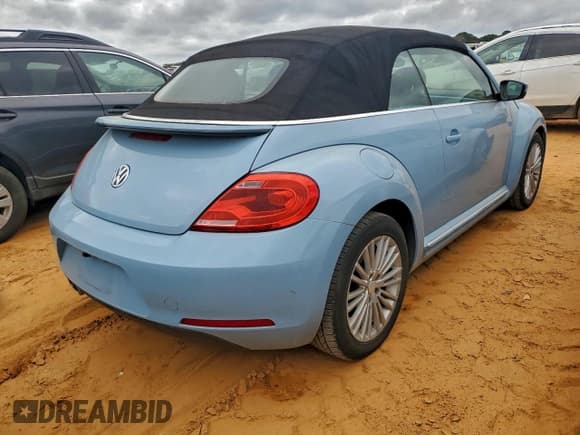 ✅ 2013 Volkswagen Beetle 2.5L • VIN: 3VW5X7AT9DM802047 • Lot: 92663085. Wystawiony na Copart z przebiegiem 101 697 mil. Bezpłatny archiwum sprzedaży aukcyjnych z USA i szczegółowy raport historii pojazdu na DreamBid. Zdjęcie 3.