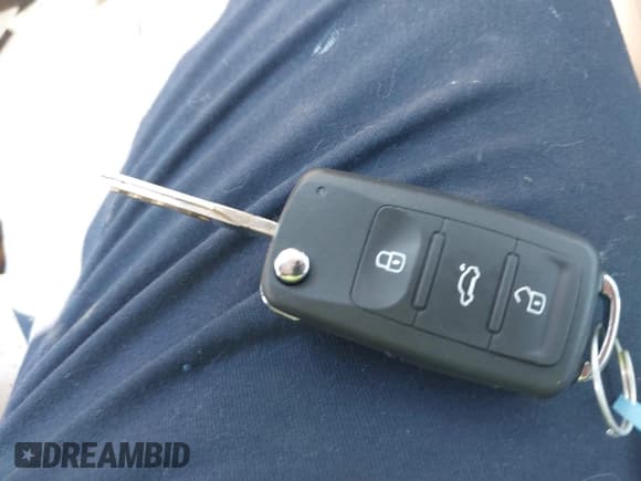 ✅ 2015 Volkswagen Jetta SE • VIN: 3VWD07AJ8FM286815 • Лот: 42850797. Опубликован ранее на IAAI с пробегом Не указан. Бесплатный доступ к архиву аукционных продаж из США и подробный отчёт об истории автомобиля на DreamBid. Изображение 11.