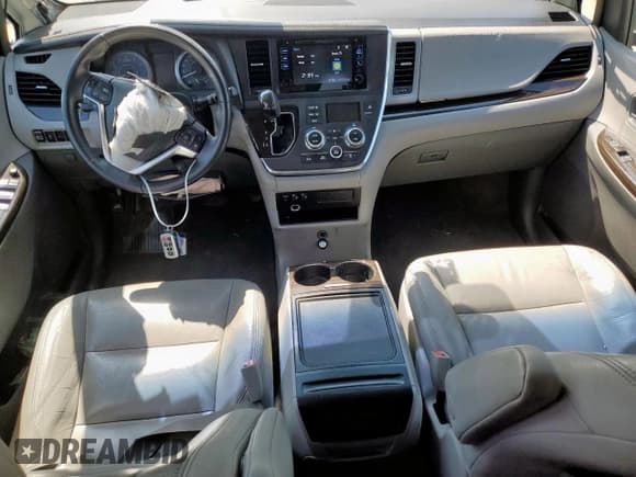 ✅ 2017 Toyota Sienna XLE Auto Access Seat • VIN: 5TDYZ3DC9HS776022 • Lot: 71960305. Listed on Copart with 183,207 mi. Free auction sales archive from the USA and detailed vehicle history report at DreamBid. Image 8.