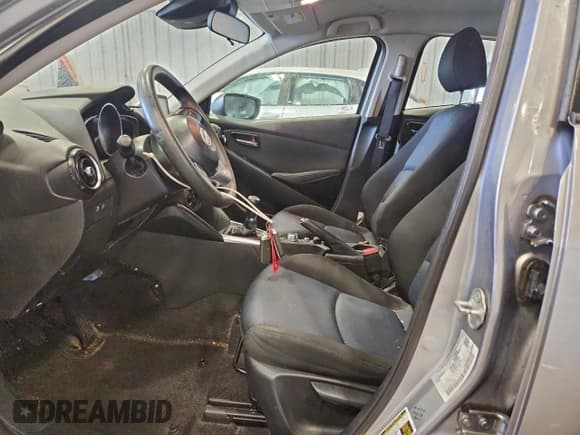 ✅ 2016 Scion iA • VIN: 3MYDLBZV3GY133954 • Lot: 96190925. Wystawiony na Copart z przebiegiem 92 463 mil. Bezpłatny archiwum sprzedaży aukcyjnych z USA i szczegółowy raport historii pojazdu na DreamBid. Zdjęcie 7.