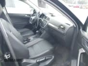 ✅ 2021 Volkswagen Tiguan SE • VIN: 3VV3B7AX5MM095770 • Lot: 42867991. Wystawiony na IAAI z przebiegiem 98 589 mil. Bezpłatny archiwum sprzedaży aukcyjnych z USA i szczegółowy raport historii pojazdu na DreamBid. Zdjęcie 5.