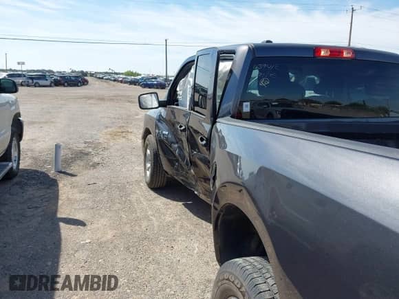 2024 Ram 1500 SLT с VIN 1C6RR6GG5RS142789, выставлен на аукционе IAAI как лот 43257983 с пробегом 40 203 миль миль и . История ставок и продаж доступна на DreamBid. Изображение 18.