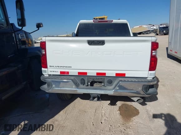 ✅ 2024 Chevrolet Silverado 2500HD Work Truck • VIN: 1GC2YLE76RF414337 • Lot: 41369545. Wystawiony na IAAI z przebiegiem 9 707 mil. Bezpłatny archiwum sprzedaży aukcyjnych z USA i szczegółowy raport historii pojazdu na DreamBid. Zdjęcie 16.