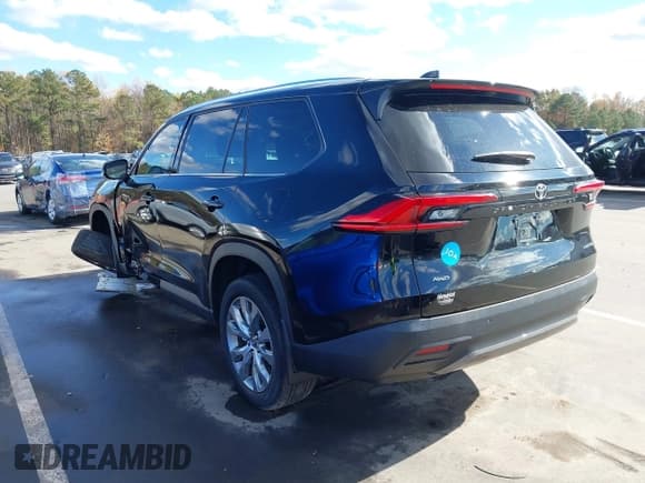 ✅ 2024 Toyota Highlander XLE • VIN: 5TDAAAB50RS012465 • Lot: 43660174. Listed on IAAI with 15,848 mi. Free auction sales archive from the USA and detailed vehicle history report at DreamBid. Image 3.