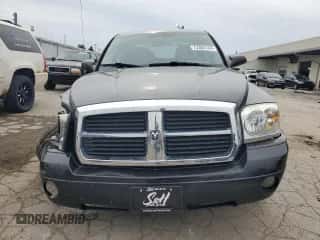 2006 Dodge Dakota SLT z VIN 1D7HW48K46S665095, wystawiony jako Copart lot #73365124 z przebiegiem 164 831 mil mil oraz Czysty tytuł • Clean title. Historia ofert i sprzedaży dostępna na DreamBid. Obrazek 5.