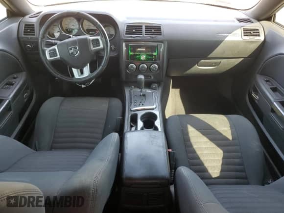 ✅ 2012 Dodge Challenger SXT • VIN: 2C3CDYAG4CH118276 • Lot: 70877304. Wystawiony na Copart z przebiegiem 118 691 mil. Bezpłatny archiwum sprzedaży aukcyjnych z USA i szczegółowy raport historii pojazdu na DreamBid. Zdjęcie 8.