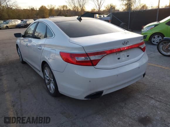 ✅ 2014 Hyundai Azera Limited • VIN: KMHFH4JG6EA362496 • Lot: 43675442. Listed on IAAI with 219,996 mi. Free auction sales archive from the USA and detailed vehicle history report at DreamBid. Image 3.