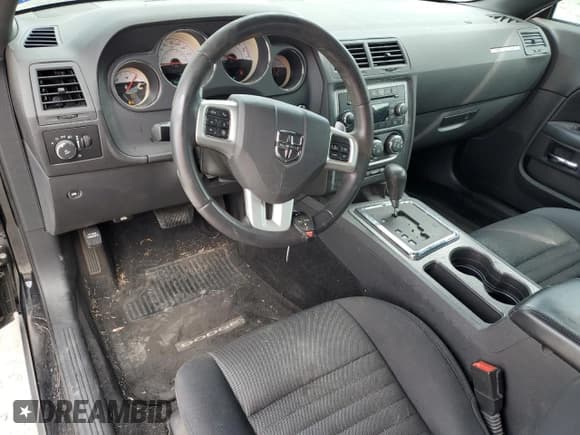 ✅ 2014 Dodge Challenger R/T Classic • VIN: 2C3CDYBT3EH242179 • Lot: 43956745. Wystawiony na Copart z przebiegiem 57 368 mil. Bezpłatny archiwum sprzedaży aukcyjnych z USA i szczegółowy raport historii pojazdu na DreamBid. Zdjęcie 8.