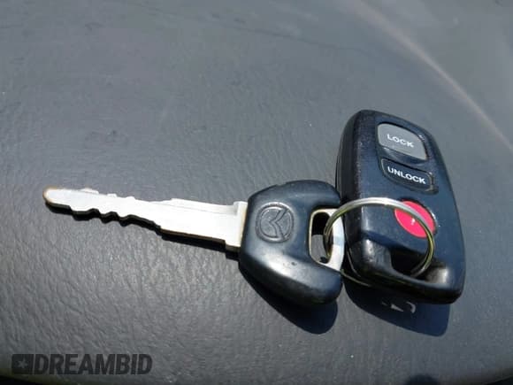 ✅ 2002 Mazda Protege DX • VIN: JM1BJ225421632202 • Lot: 42929238. Wystawiony na IAAI z przebiegiem 81 342 mil. Bezpłatny archiwum sprzedaży aukcyjnych z USA i szczegółowy raport historii pojazdu na DreamBid. Zdjęcie 11.