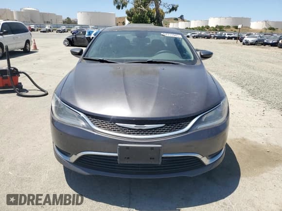 ✅ 2015 Chrysler 200 Limited • VIN: 1C3CCCAB0FN679743 • Lot: 57711945. Listed on Copart with 207,804 mi. Free auction sales archive from the USA and detailed vehicle history report at DreamBid. Image 5.