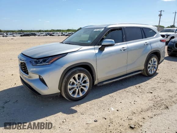 ✅ 2022 Toyota Highlander Limited • VIN: 5TDYZRAH6NS098313 • Лот: 70572945. Опубликован ранее на Copart с пробегом 18 168 миль. Бесплатный доступ к архиву аукционных продаж из США и подробный отчёт об истории автомобиля на DreamBid. Изображение 1.