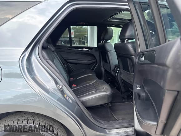 ✅ 2018 Mercedes-Benz GLE 350 • VIN: 4JGDA5HB3JB064035 • Lot: 42653855. Listed on IAAI with 110,573 mi. Free auction sales archive from the USA and detailed vehicle history report at DreamBid. Image 8.