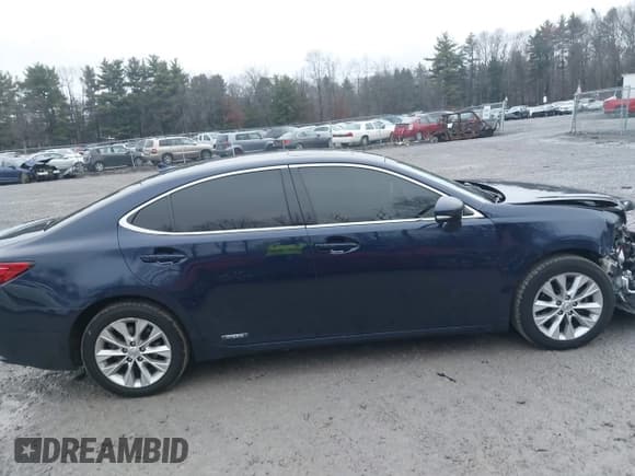 ✅ 2013 Lexus ES 300h • VIN: JTHBW1GG7D2017225 • Lot: 43806976. Wystawiony na IAAI z przebiegiem 184 401 mil. Bezpłatny archiwum sprzedaży aukcyjnych z USA i szczegółowy raport historii pojazdu na DreamBid. Zdjęcie 13.