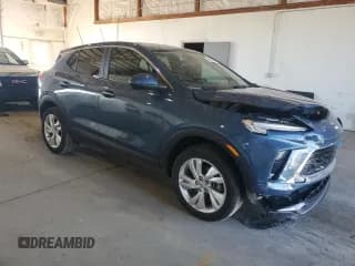 ✅ 2025 Buick Encore GX Preferred • VIN: KL4AMCSL2SB065676 • Lot: 86067495. Wystawiony na Copart z przebiegiem 15 521 mil. Bezpłatny archiwum sprzedaży aukcyjnych z USA i szczegółowy raport historii pojazdu na DreamBid. Zdjęcie 4.