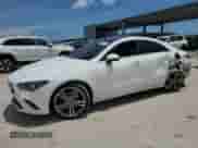 2021 Mercedes-Benz CLA 250 z VIN W1K5J4GB2MN189993, wystawiony jako Copart lot #68920145 z przebiegiem 52 840 mil mil oraz Szkoda całkowita • Salvage title. Historia ofert i sprzedaży dostępna na DreamBid. Obrazek 1.