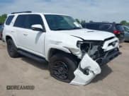 ✅ 2019 Toyota 4Runner SR5 • VIN: JTEBU5JR4K5659014 • Lot: 42290726. Wystawiony na IAAI z przebiegiem 90 376 mil. Bezpłatny archiwum sprzedaży aukcyjnych z USA i szczegółowy raport historii pojazdu na DreamBid. Zdjęcie 1.