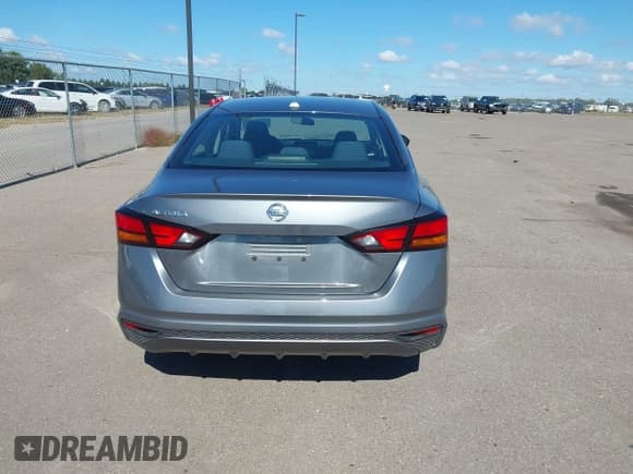 ✅ 2019 Nissan Altima S • VIN: 1N4BL4BV9KC190677 • Lot: 43294421. Listed on IAAI with 123,801 mi. Free auction sales archive from the USA and detailed vehicle history report at DreamBid. Image 17.