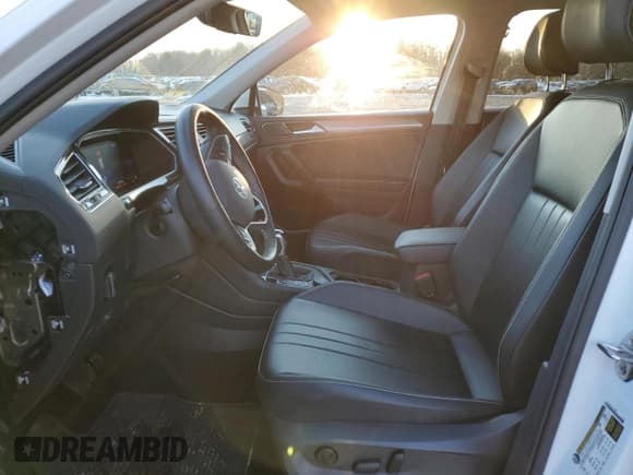 ✅ 2022 Volkswagen Tiguan SE • VIN: 3VV2B7AX2NM122341 • Lot: 86706564. Wystawiony na Copart z przebiegiem 27 709 mil. Bezpłatny archiwum sprzedaży aukcyjnych z USA i szczegółowy raport historii pojazdu na DreamBid. Zdjęcie 7.