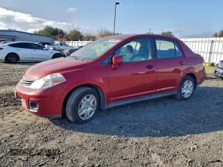 ✅ 2010 Nissan Versa S • VIN: 3N1BC1AP5AL378792 • Lot: 94380585. Wystawiony na Copart z przebiegiem 254 306 mil. Bezpłatny archiwum sprzedaży aukcyjnych z USA i szczegółowy raport historii pojazdu na DreamBid. Zdjęcie 1.