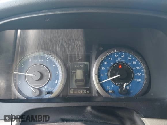 ✅ 2017 Toyota Sienna XLE • VIN: 5TDDZ3DC3HS171251 • Lot: 41637035. Listed on IAAI with 124,127 mi. Free auction sales archive from the USA and detailed vehicle history report at DreamBid. Image 7.