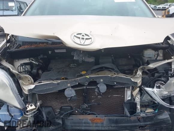 ✅ 2011 Toyota Sienna LE AAS • VIN: 5TDKK3DC2BS006651 • Лот: 42190362. Опубликован ранее на IAAI с пробегом 201 795 миль. Бесплатный доступ к архиву аукционных продаж из США и подробный отчёт об истории автомобиля на DreamBid. Изображение 10.