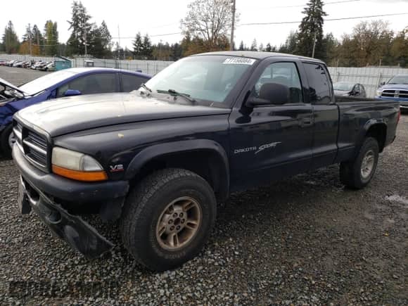2000 Dodge Dakota Sport z VIN 1B7GG22N7YS611495, wystawiony jako Copart lot #77156084 z przebiegiem 179 247 mil mil oraz Szkoda całkowita • Salvage title. Historia ofert i sprzedaży dostępna na DreamBid. Obrazek 1.