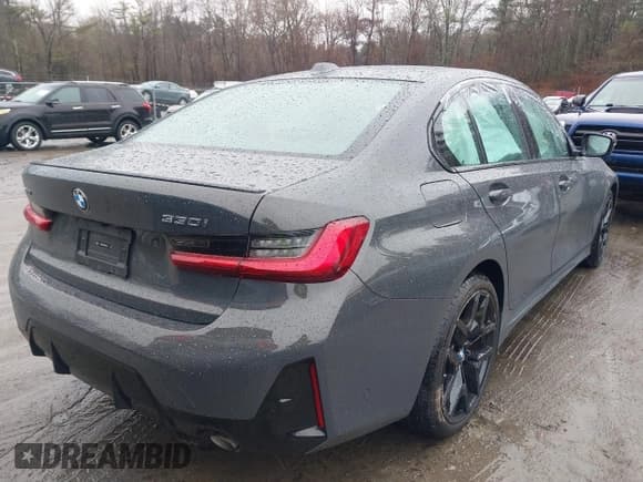 ✅ 2025 BMW 3 Series 330i xDrive • VIN: 3MW89CW03S8F10916 • Lot: 41796919. Wystawiony na IAAI z przebiegiem 1 497 mil. Bezpłatny archiwum sprzedaży aukcyjnych z USA i szczegółowy raport historii pojazdu na DreamBid. Zdjęcie 4.