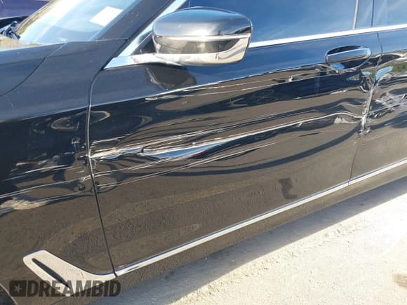 ✅ 2018 BMW 7 Series 740i • VIN: WBA7E2C51JG741492 • Lot: 43664745. Listed on IAAI with 122,800 mi. Free auction sales archive from the USA and detailed vehicle history report at DreamBid. Image 19.