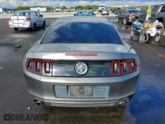 ✅ 2014 Ford Mustang V6 • VIN: 1ZVBP8AM7E5324297 • Лот: 94642565. Опубликован ранее на Copart с пробегом 129 204 миль. Бесплатный доступ к архиву аукционных продаж из США и подробный отчёт об истории автомобиля на DreamBid. Изображение 6.