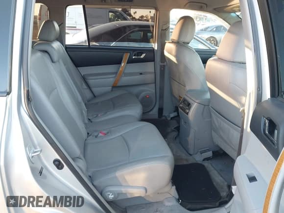 ✅ 2008 Toyota Highlander Limited • VIN: JTEEW44A882001181 • Lot: 43904052. Listed on IAAI with 286,076 mi. Free auction sales archive from the USA and detailed vehicle history report at DreamBid. Image 8.