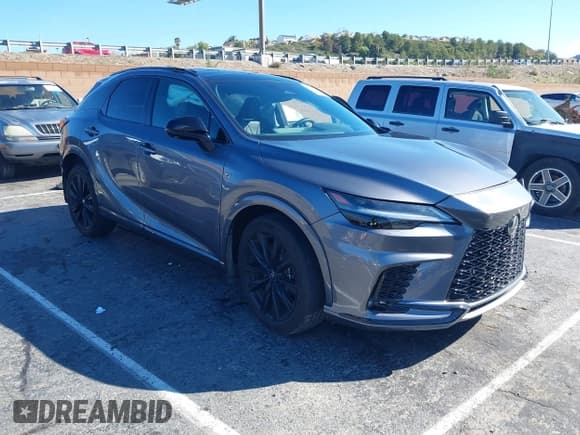 ✅ 2023 Lexus RX 500h F Sport Performance • VIN: 2T2BCMEA7PC007404 • Lot: 41742364. Wystawiony na IAAI z przebiegiem 9 667 mil. Bezpłatny archiwum sprzedaży aukcyjnych z USA i szczegółowy raport historii pojazdu na DreamBid. Zdjęcie 1.