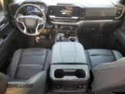 ✅ 2023 Chevrolet Silverado 1500 RST • VIN: 1GCUDEEL6PZ290773 • Lot: 52787265. Wystawiony na Copart z przebiegiem 24 943 mil. Bezpłatny archiwum sprzedaży aukcyjnych z USA i szczegółowy raport historii pojazdu na DreamBid. Zdjęcie 8.