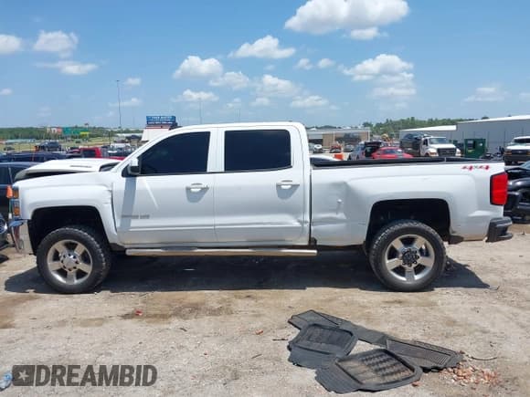 ✅ 2017 Chevrolet Silverado 2500HD LT • VIN: 1GC1KVEYXHF219437 • Lot: 42540161. Wystawiony na IAAI z przebiegiem 195 591 mil. Bezpłatny archiwum sprzedaży aukcyjnych z USA i szczegółowy raport historii pojazdu na DreamBid. Zdjęcie 13.